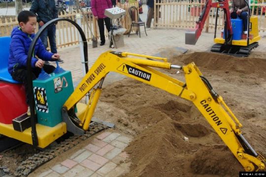 點(diǎn)擊查看詳細(xì)信息<br>標(biāo)題：WCS-360型兒童挖掘機(jī) 閱讀次數(shù)：2400